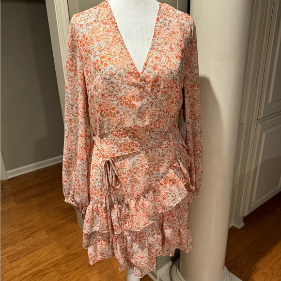 NWT  1. STATE
V-Neck Long Sleeve Floral Tiered Ruffle Mini Wrap Dress - Picture 3 of 6